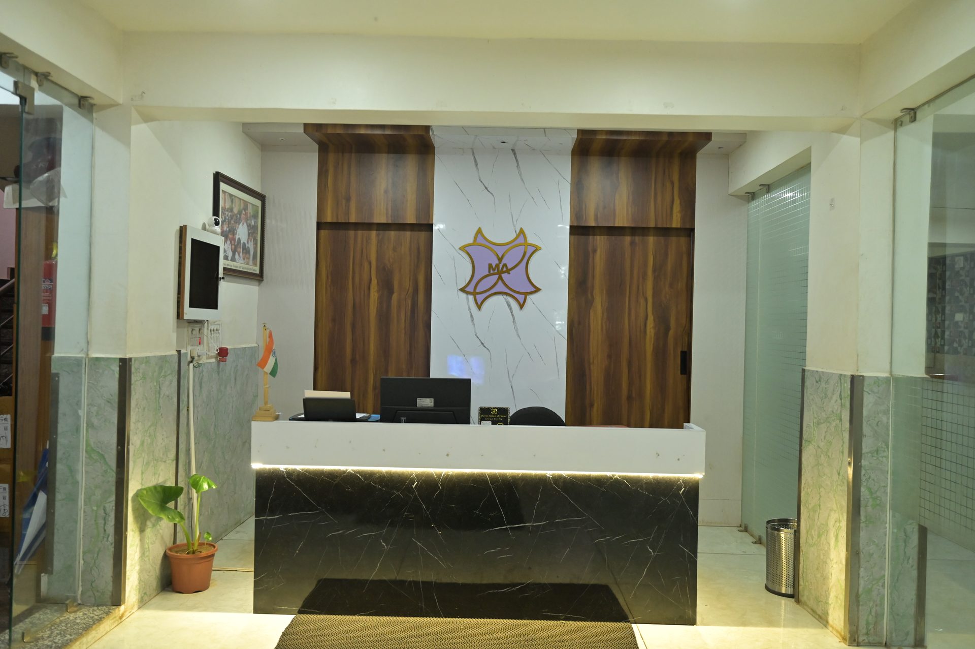 Lodge near KIMS Medical Bhubaneswar – Hotel Moon Avenue reception